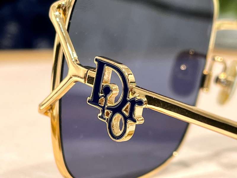Picture of Dior Sunglasses _SKUfw53760375fw